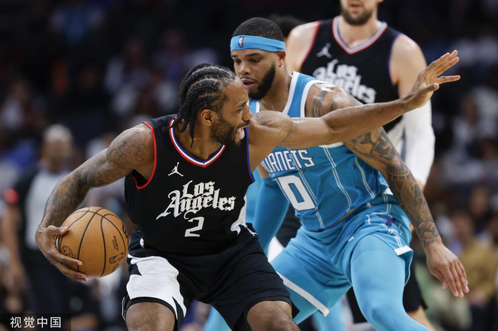 孩投身于足 孩投身于足